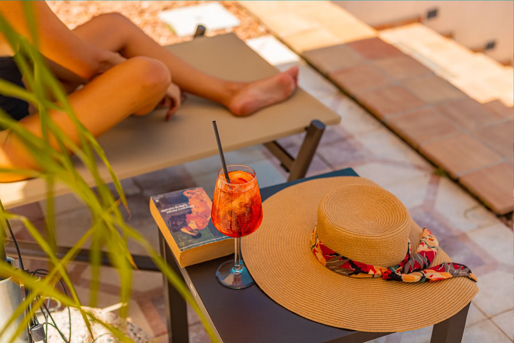 Piscina e lounge bar i servizi di Villa Totò Resort per gli ospiti di Villa Olea-gallery12