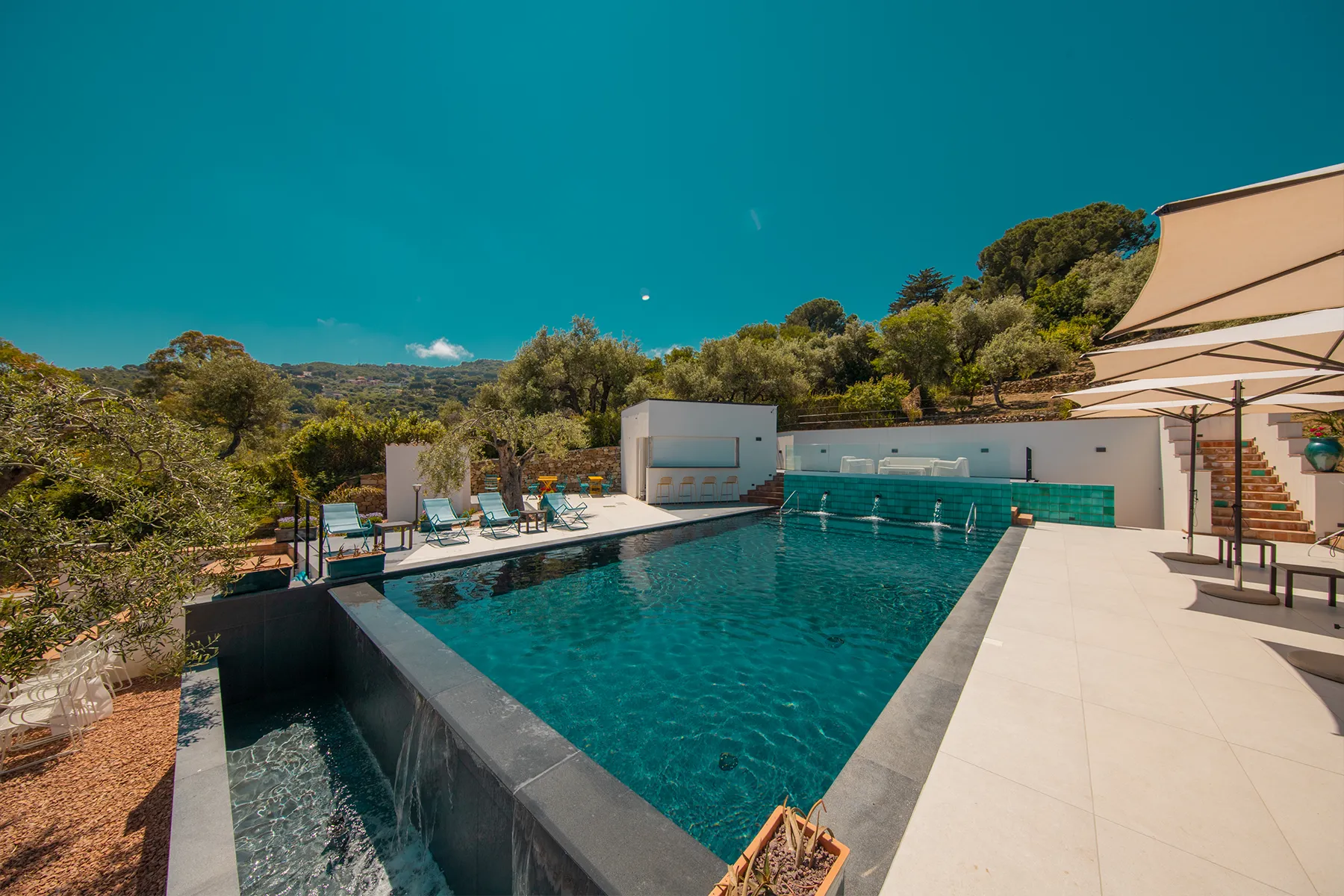 Piscina e lounge bar i servizi di Villa Totò Resort per gli ospiti di Villa Olea-gallery3